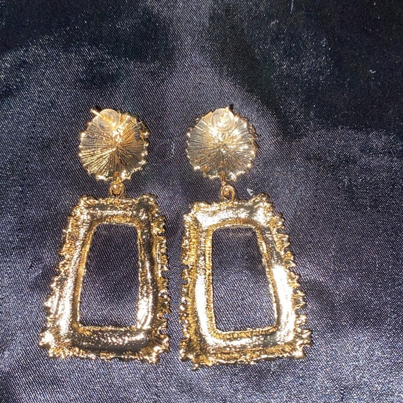 New Oversized Gold-Tone Textured Rectangle Dangle Earrings Costume Jewelry - Picture 7 of 8